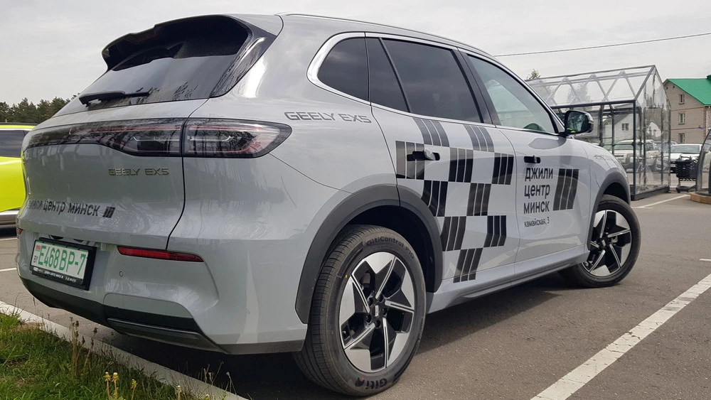 Первый электромобиль белорусской сборки. Станет ли Geely EX5 альтернативой «серому» импорту?