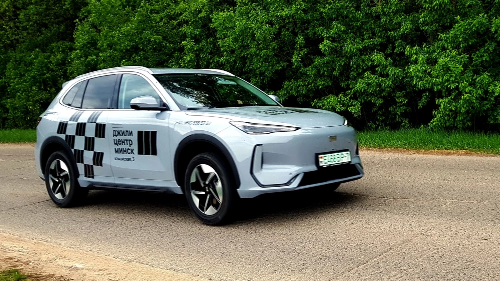 Первый электромобиль белорусской сборки. Станет ли Geely EX5 альтернативой «серому» импорту?