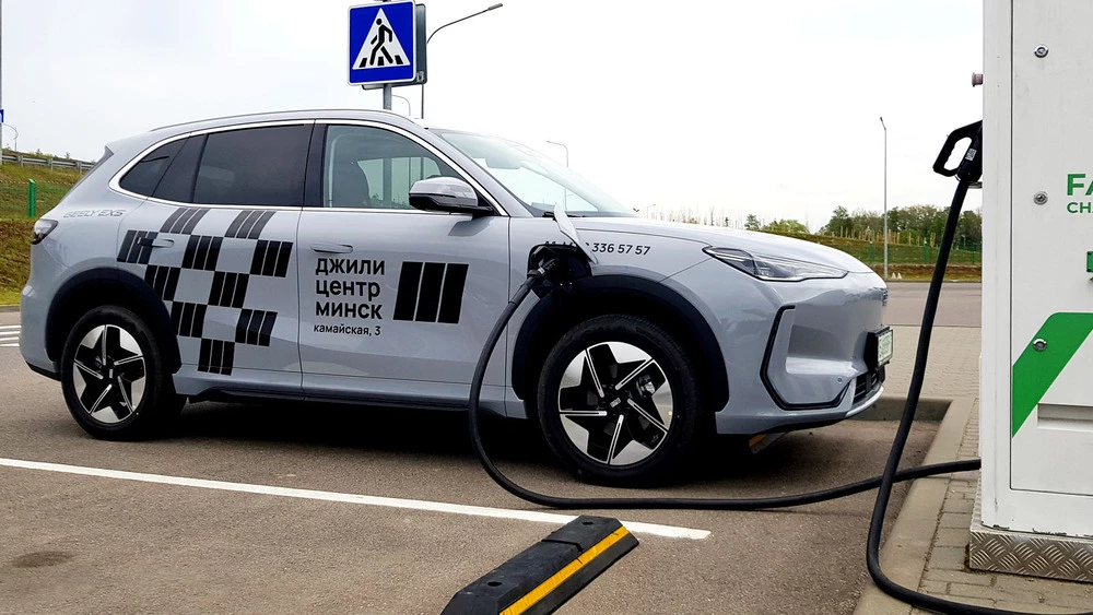 Первый электромобиль белорусской сборки. Станет ли Geely EX5 альтернативой «серому» импорту?