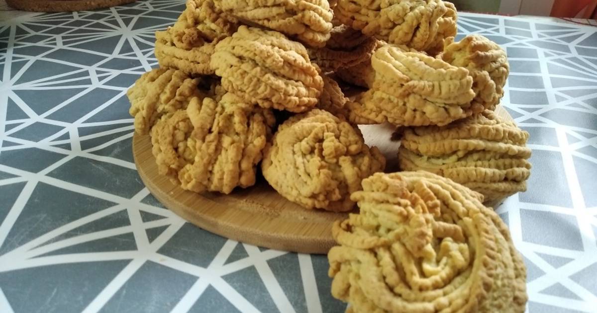 Я просто пропустила тесто через мясорубку и в духовку. Рецепт печенья которое раньше готовили часто