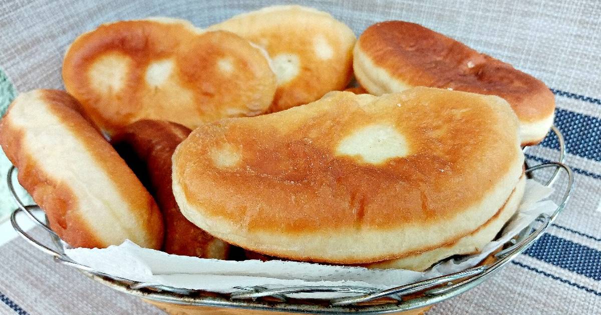 Пирожки на манке с творожной начинкой.