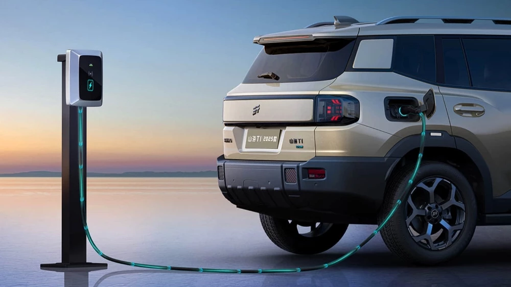 Полноприводный Jetour T1 с гибридной установкой стал доступнее в Китае. На чём сэкономили