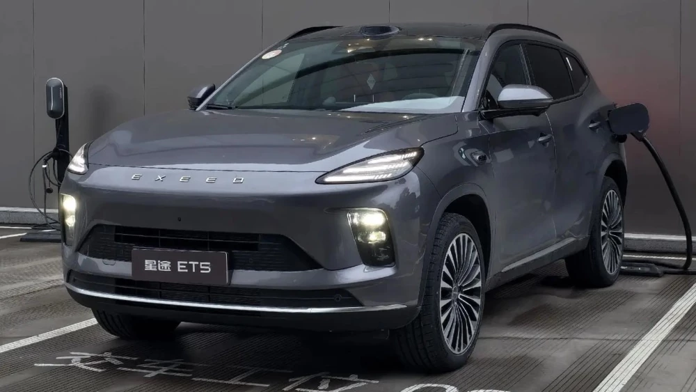  Продажи кроссовера Exeed Exlantix ET5 начались в Китае. Подробнее о ценах и оснащении