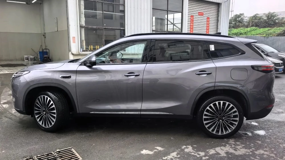  Продажи кроссовера Exeed Exlantix ET5 начались в Китае. Подробнее о ценах и оснащении