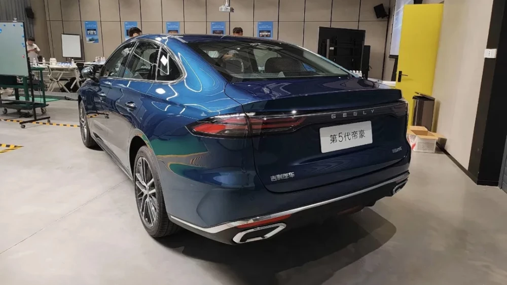  Седан до миллиона. Новый Geely Emgrand пятого поколения вышел в заказ в Китае