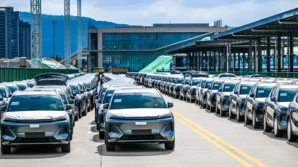  Топ-менеджер Geely предрек банкротство ряда автокомпаний в 2026 году. В чем причины?