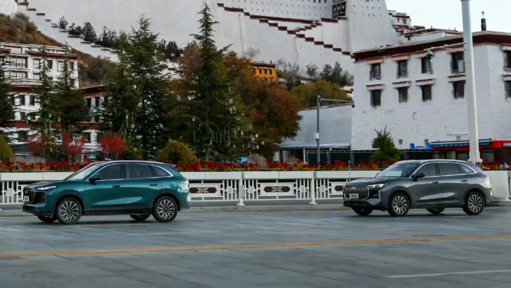 В двух вариантах экстерьера. Новый Chery Tiggo 8 представили в Китае