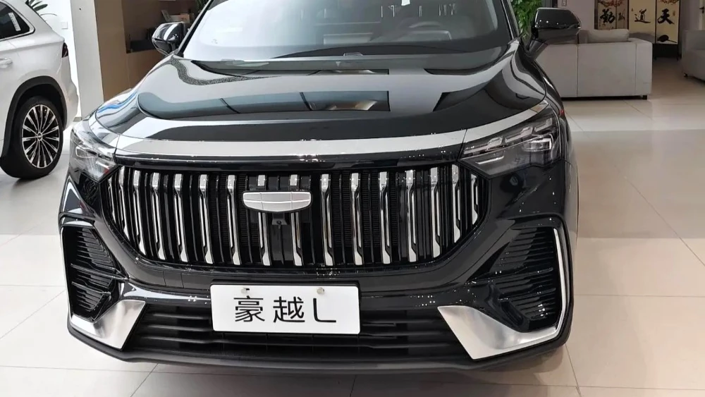  В Китае начались продажи нового Geely Okavango. Основные изменения и цены