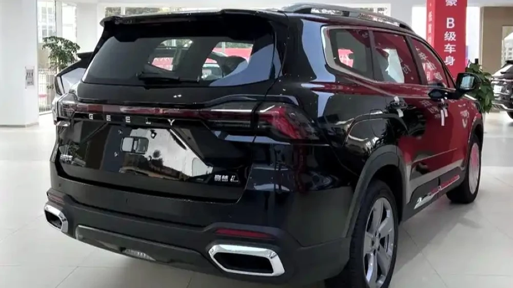  В Китае начались продажи нового Geely Okavango. Основные изменения и цены