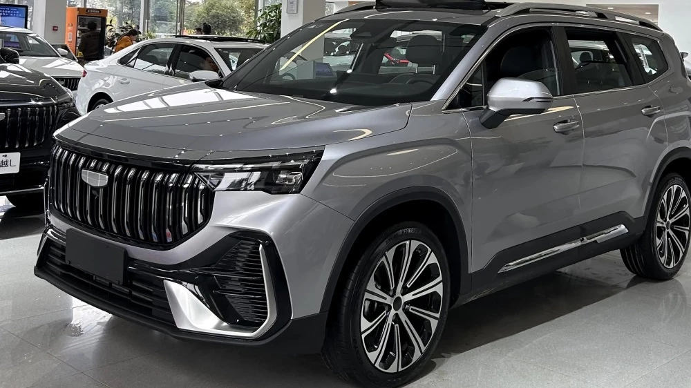  В Китае начались продажи нового Geely Okavango. Основные изменения и цены