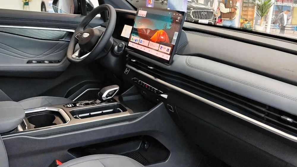  В Китае начались продажи нового Geely Okavango. Основные изменения и цены