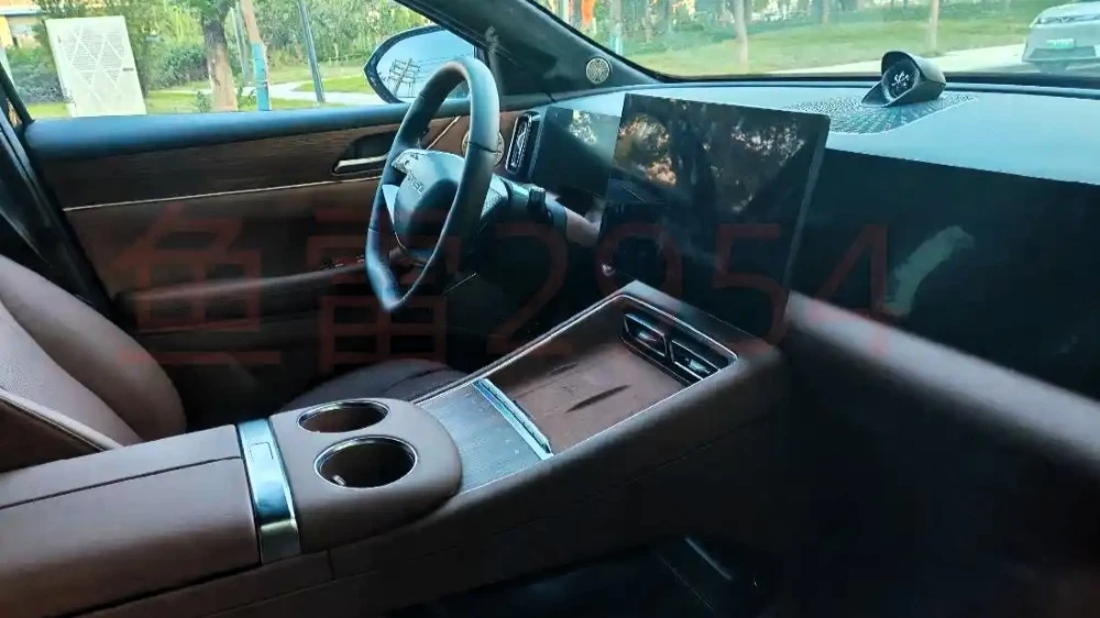  В Китае заметили кроссовер Exeed MX с полным приводом. Он отправится на экспорт