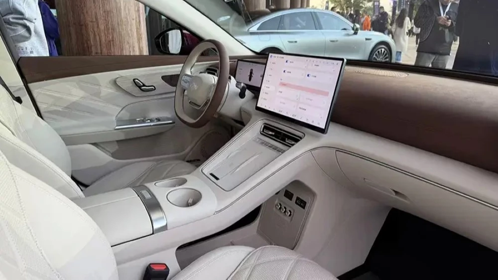 VIP-седан Chery. Fulwin A9L получил версию с 4-местным салоном и полным приводом