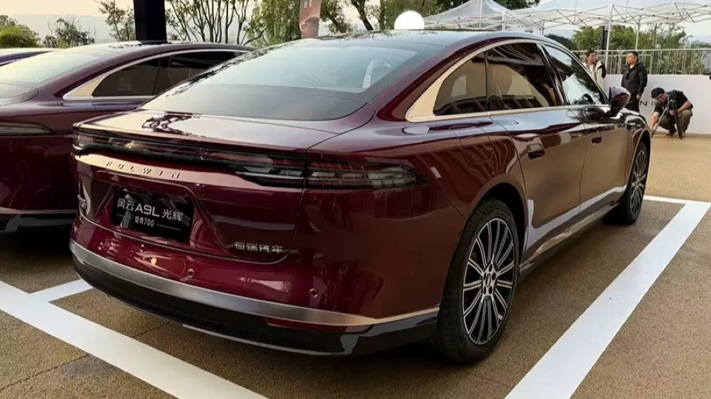 VIP-седан Chery. Fulwin A9L получил версию с 4-местным салоном и полным приводом