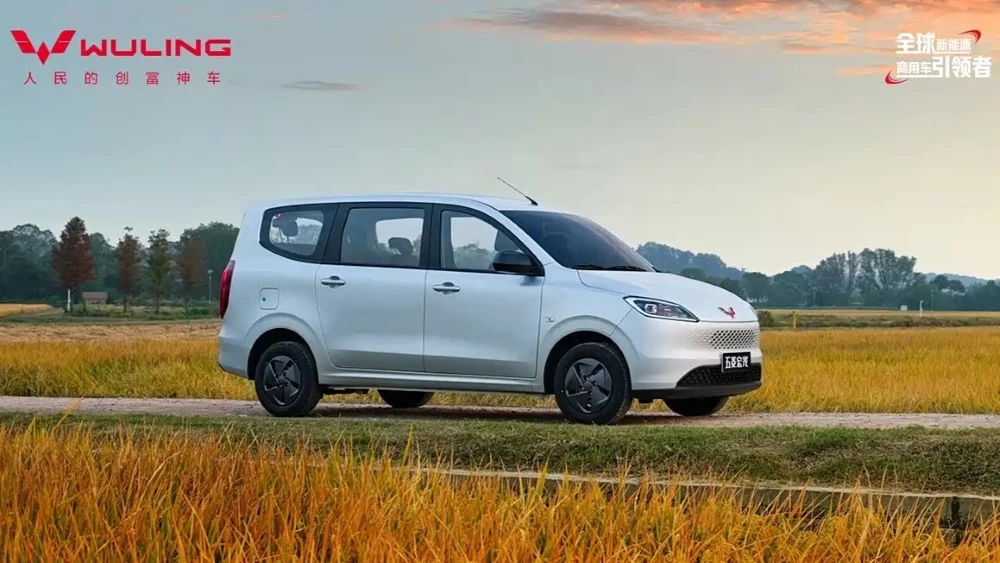  Wuling выпустил обновленный универсал за 600 тысяч рублей. У него две заряжаемые версии