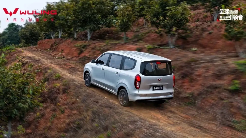  Wuling выпустил обновленный универсал за 600 тысяч рублей. У него две заряжаемые версии