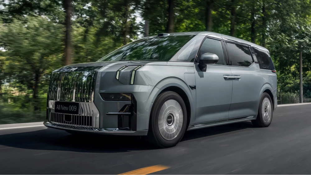  Zeekr попросил у клиентов 1,75 млрд рублей. За эти деньги он обновит им машины, причем платно