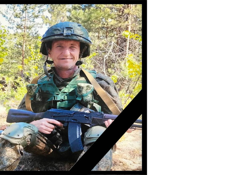 В Медвежьегорске в эти минуты прощаются с погибшим на СВО Дмитрием Шелеповым