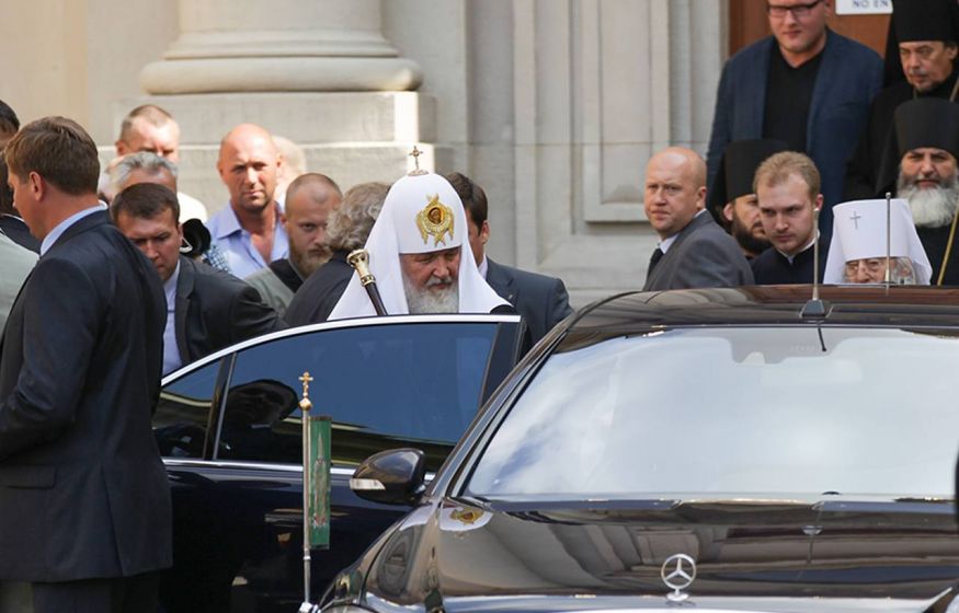 «Богатые, делитесь! Хватит прятать деньги»: Патриарх Кирилл призвал олигархов поделиться с бедными