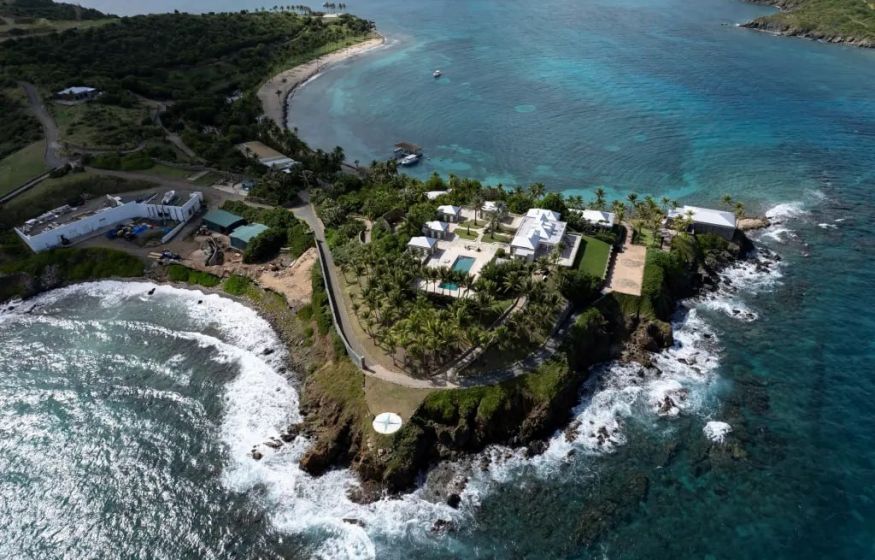 Демократы показали новые фото из роскошного убежища Джеффри Эпштейна на Виргинских островах