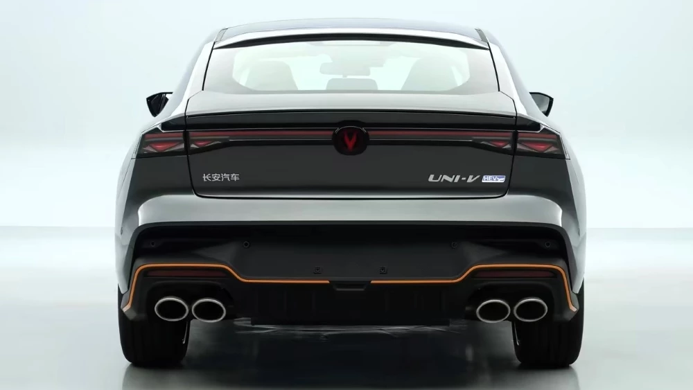  HEV и PHEV. Гибридный Changan Uni-V с двумя типами силовых установок готовят к дебюту