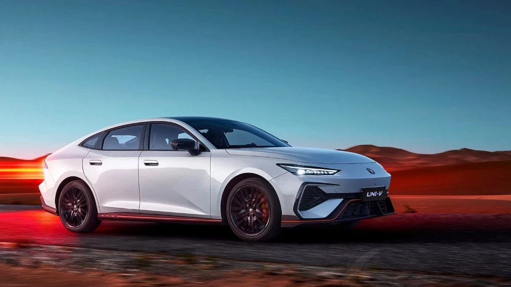  HEV и PHEV. Гибридный Changan Uni-V с двумя типами силовых установок готовят к дебюту