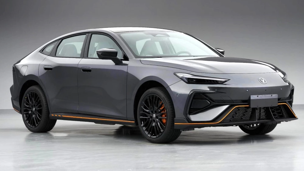  HEV и PHEV. Гибридный Changan Uni-V с двумя типами силовых установок готовят к дебюту