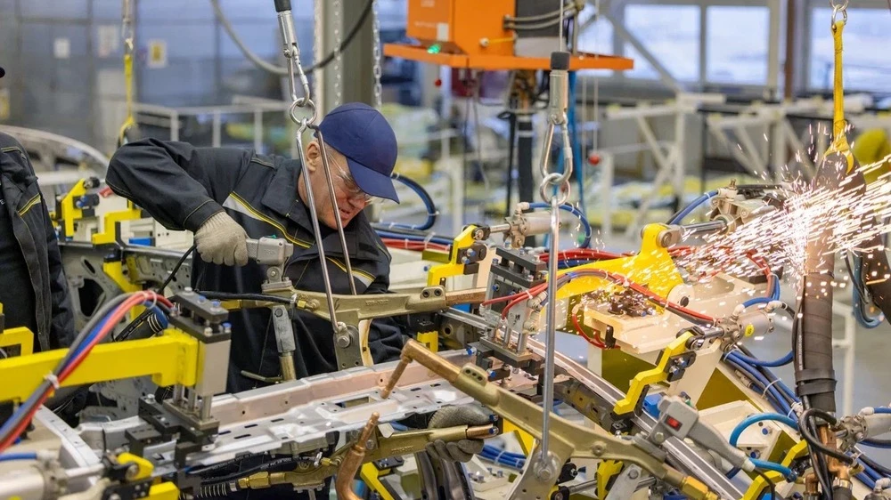 Как Evolute пишет историю российского электротранспорта. Репортаж с завода