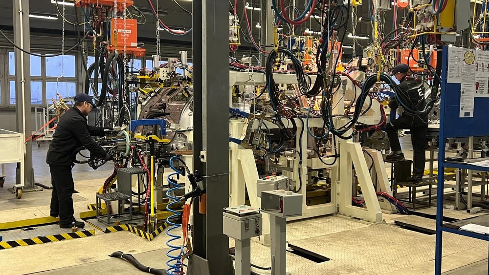 Как Evolute пишет историю российского электротранспорта. Репортаж с завода