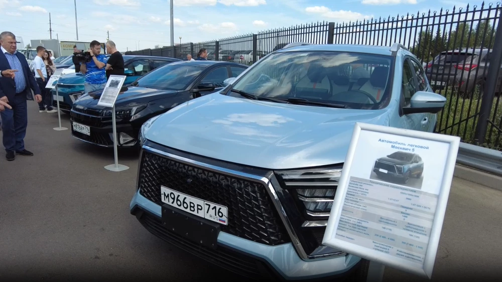 Крупная партия кроссоверов «Москвич 5» попала на фото. Ждать ли продажи и по какой цене