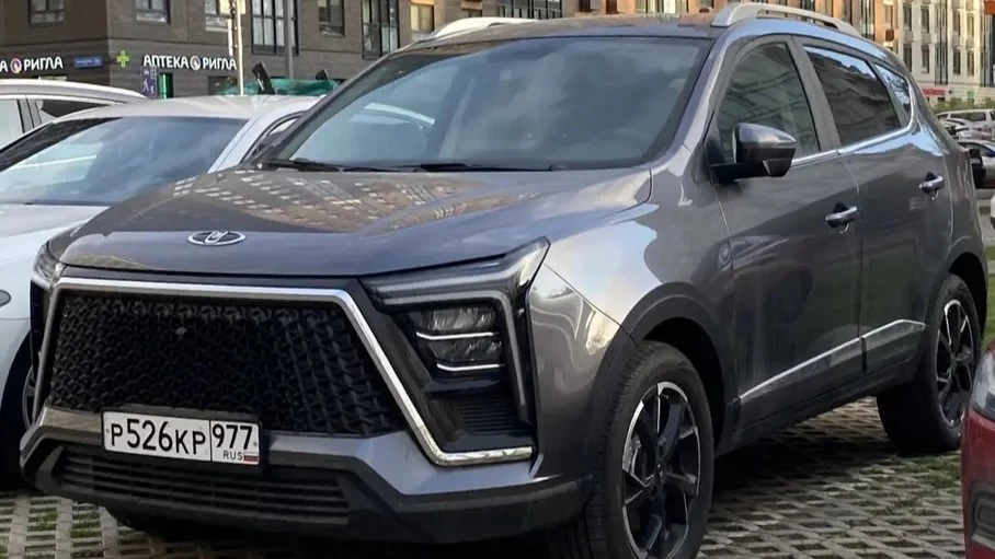 Крупная партия кроссоверов «Москвич 5» попала на фото. Ждать ли продажи и по какой цене