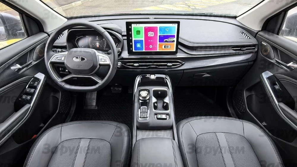 Крупная партия кроссоверов «Москвич 5» попала на фото. Ждать ли продажи и по какой цене