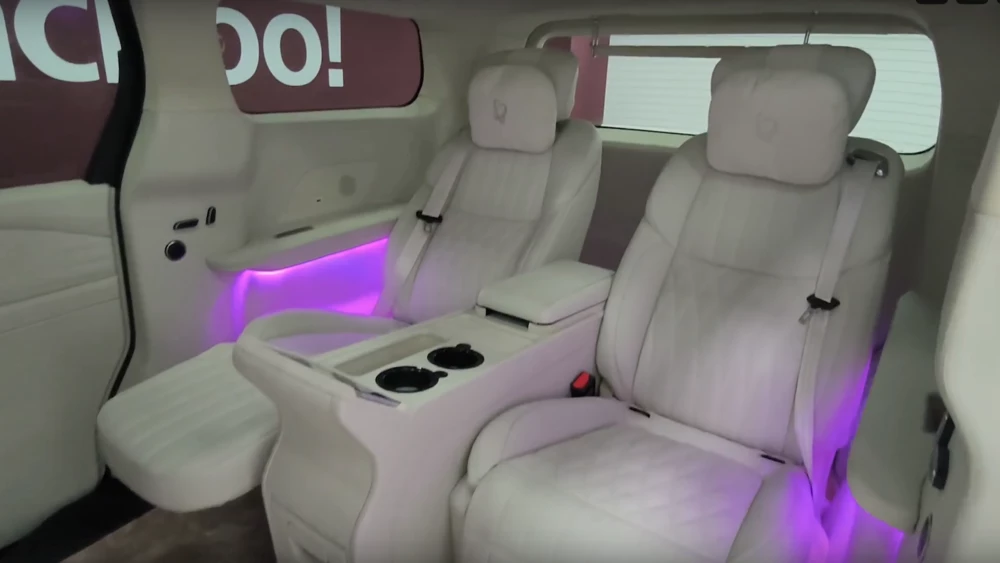  Минивэн JAC RF8 оказался доступнее аналогичного Sollers SP7. В чем их различия