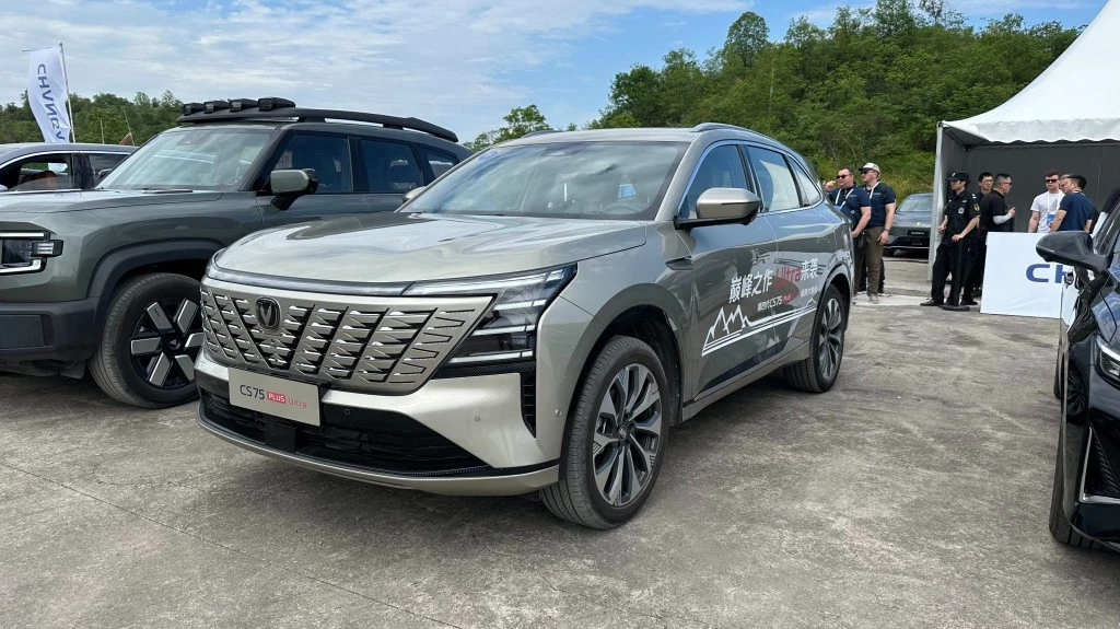 Новый Changan CS75 Plus обновили в Китае до старта продаж в России. Как изменилась модель