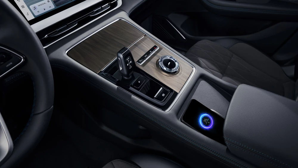  Обновленный Geely Monjaro представят в России как спецверсию. Изучаем особенности кроссовера