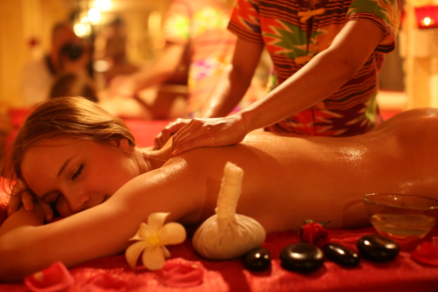 Эротический массаж для женщины: прелюдия к страсти