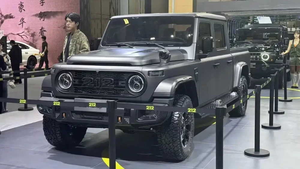 Трехдверный внедорожник BAW 212 получит жесткую крышу. Фото и подробности