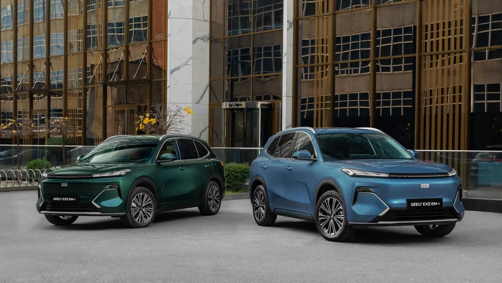  В России начались продажи гибридного кроссовера Geely EX5 EM-i. Цены и комплектации