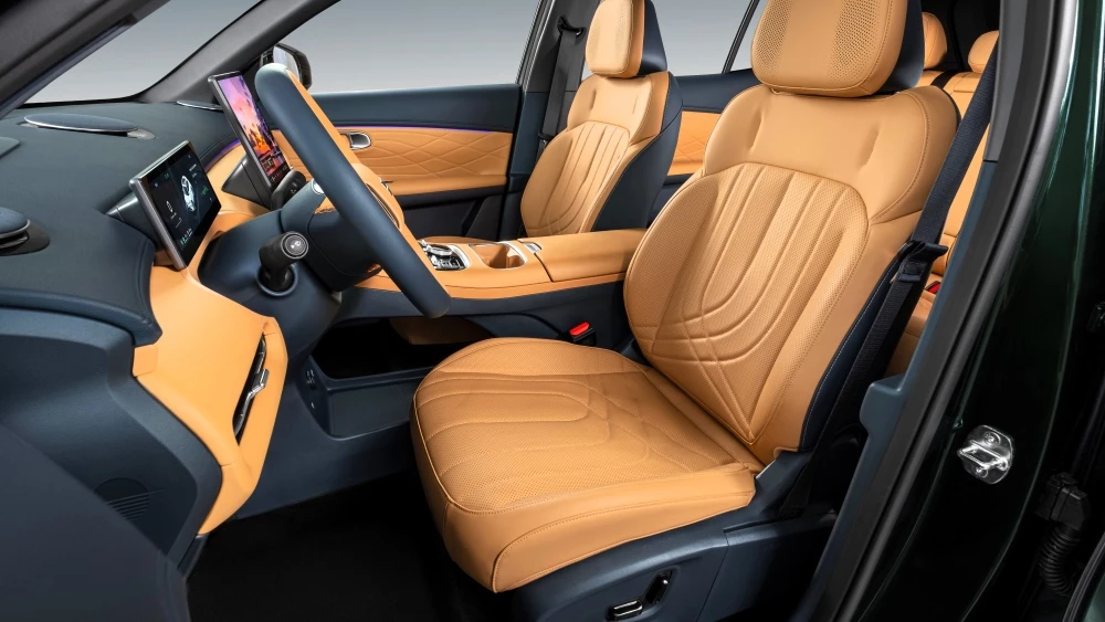 В России начались продажи гибридного кроссовера Geely EX5 EM-i. Цены и комплектации