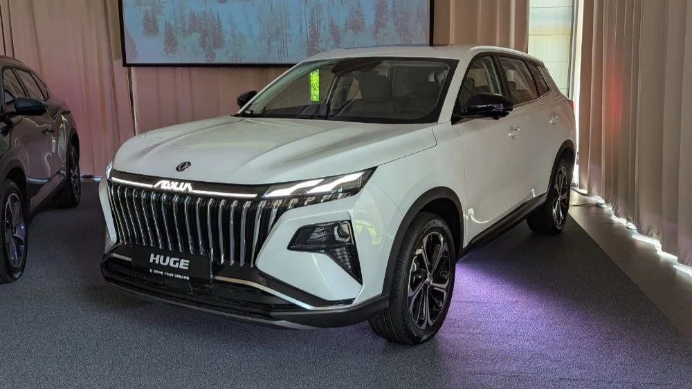 В России начались продажи новой версии кроссовера Dongfeng Huge. Цена и особенности