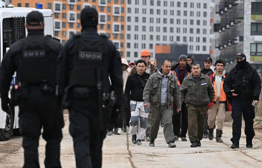 «Лакуну закроют»: Госдума решила, что халява для мигрантов закончилась