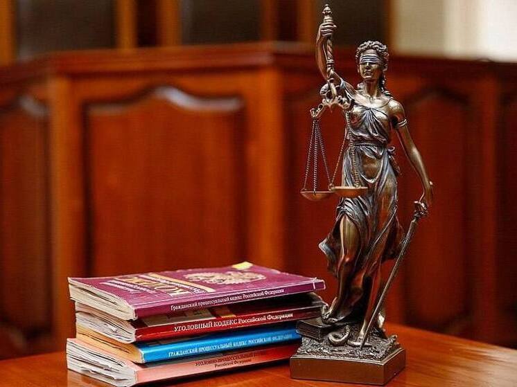 Таксист попытался изнасиловать клиентку, а заодно ограбил ее