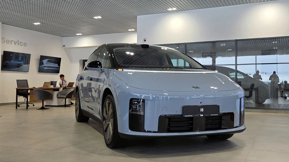  В Беларуси стартовали официальные продажи Li Auto i8 и Mega. Цены и комплектации