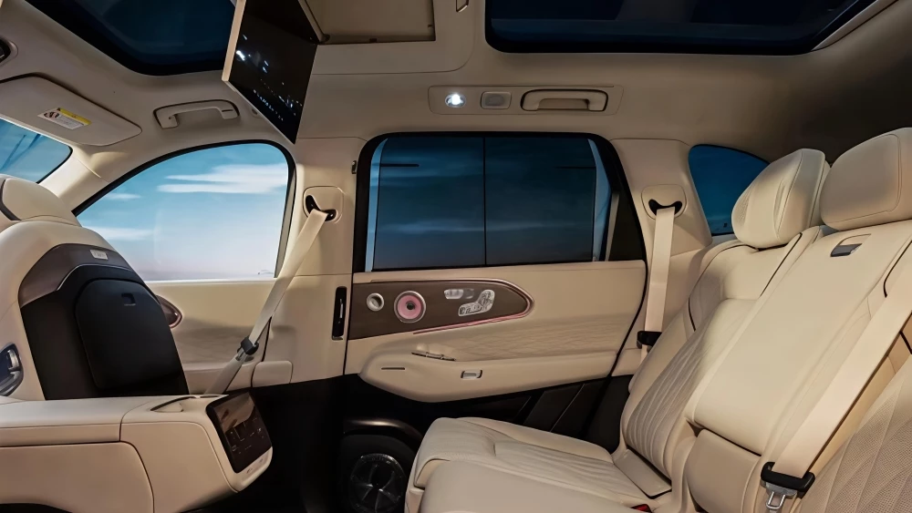 10 тысяч предзаказов за 38 минут. Почему кроссовер Zeekr 8X может стать популярным