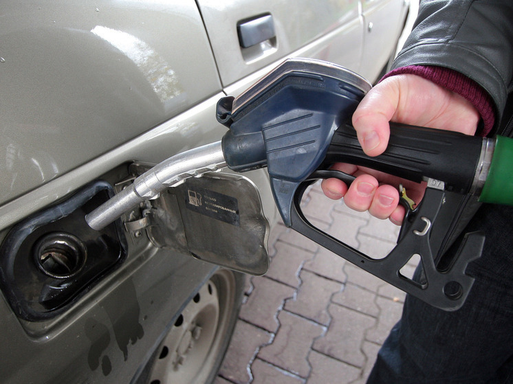 На Украине паника: местные жители массово выстраиваются в очередь на АЗС