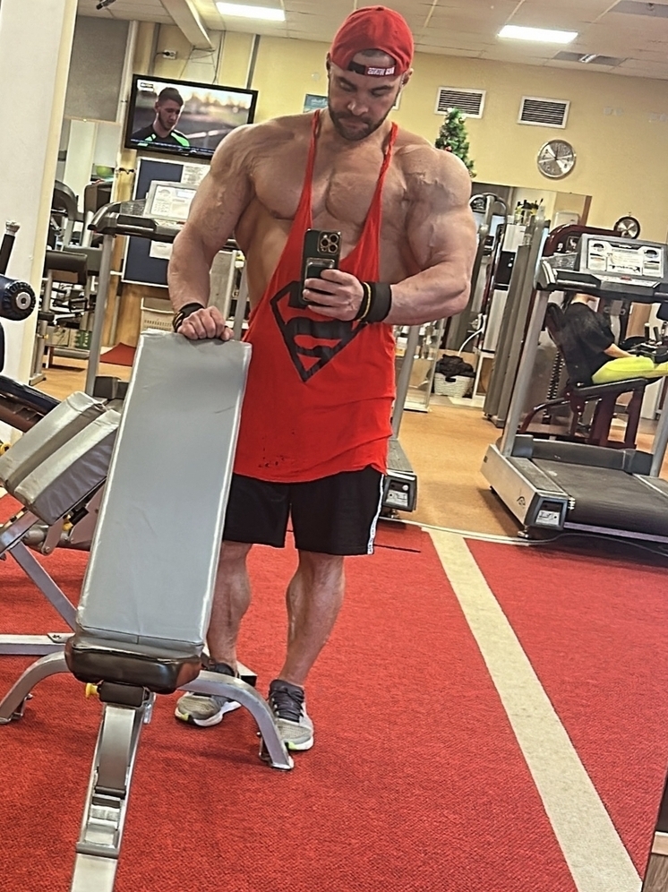 Фитнес-тренер Владимир Виноградов дал совет, как привести себя в форму к лету
