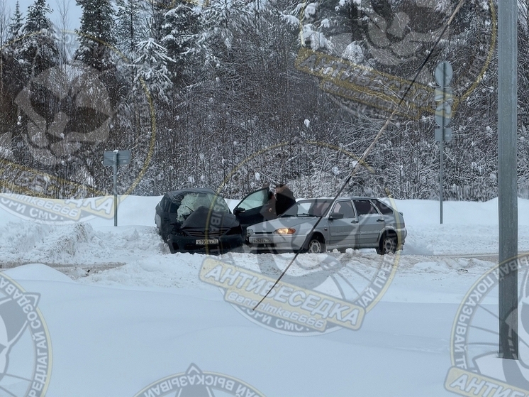 Грузовик с песком перевернулся на севере Карелии