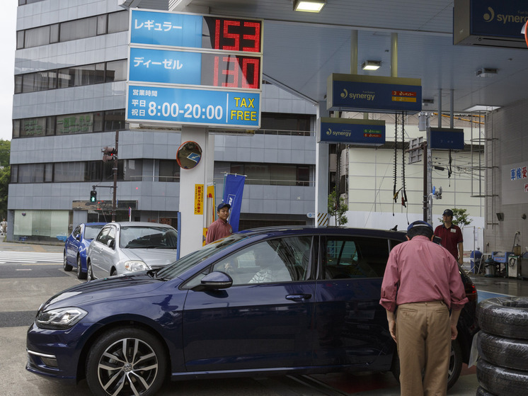 Цены на бензин в соседней с Россией стране взлетели до рекордно высокого уровня