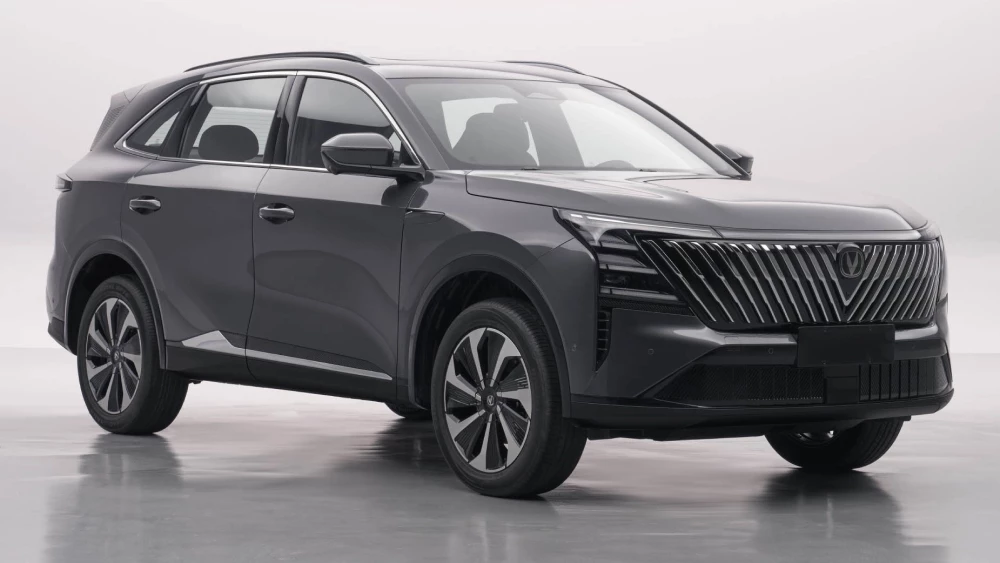  Два кроссовера Changan получили традиционный гибрид. В чем его плюсы