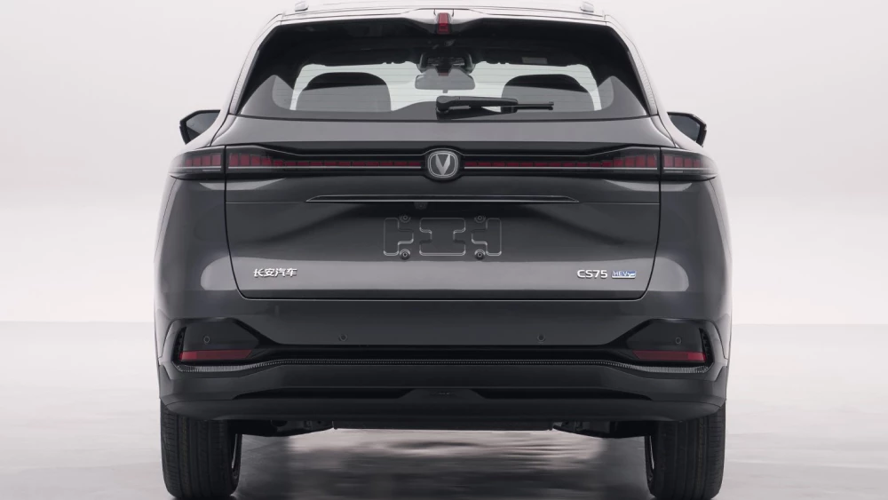  Два кроссовера Changan получили традиционный гибрид. В чем его плюсы